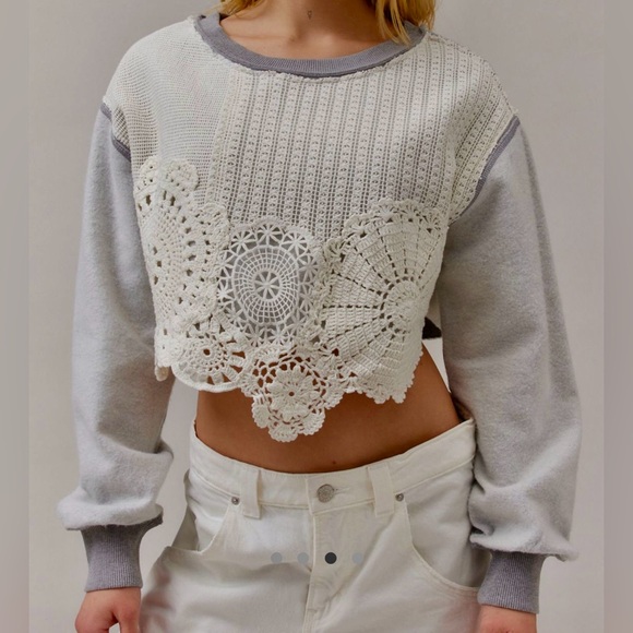 Kimchi Blue Tops - NWT Kimchi Blue Maryn Doily Cropped Crew Neck Sweatshirt